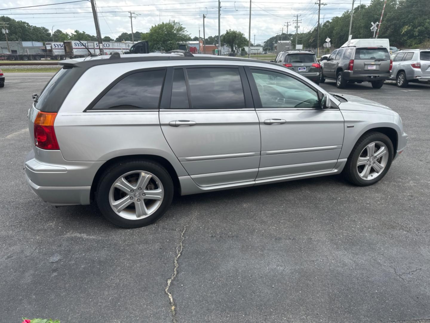 2008 Silver Chrysler Pacifica Touring AWD (2A8GM68X18R) with an 4.0L V6 SOHC 24V engine, 6-Speed Automatic Overdrive transmission, located at 5700 Curlew Drive, Norfolk, VA, 23502, (757) 455-6330, 36.841885, -76.209412 - Photo#3