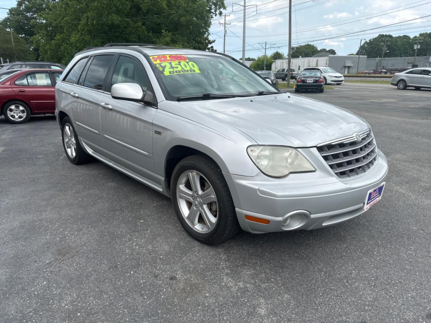 2008 Silver Chrysler Pacifica Touring AWD (2A8GM68X18R) with an 4.0L V6 SOHC 24V engine, 6-Speed Automatic Overdrive transmission, located at 5700 Curlew Drive, Norfolk, VA, 23502, (757) 455-6330, 36.841885, -76.209412 - Photo#4