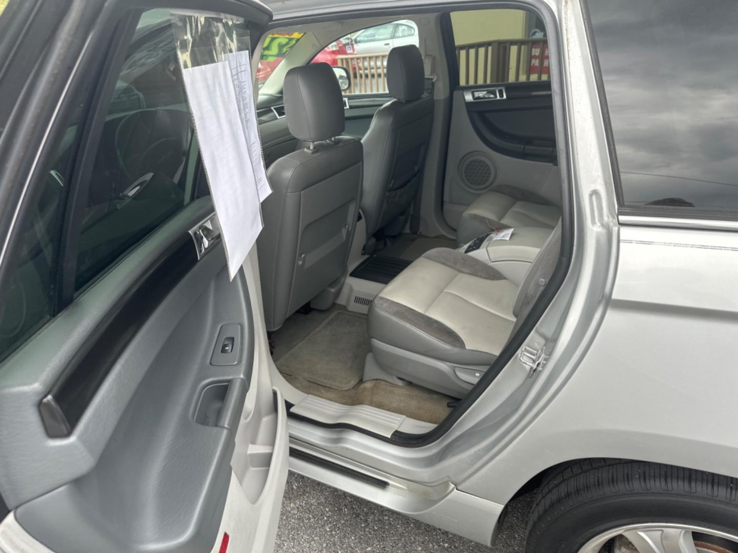 2008 Silver Chrysler Pacifica Touring AWD (2A8GM68X18R) with an 4.0L V6 SOHC 24V engine, 6-Speed Automatic Overdrive transmission, located at 5700 Curlew Drive, Norfolk, VA, 23502, (757) 455-6330, 36.841885, -76.209412 - Photo#8