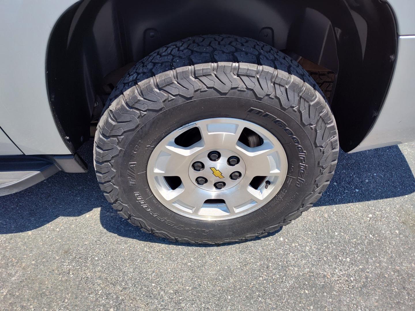 2012 Silver Chevrolet Suburban (1GNSKJE7XCR) , located at 5700 Curlew Drive, Norfolk, VA, 23502, (757) 455-6330, 36.841885, -76.209412 - Photo#14