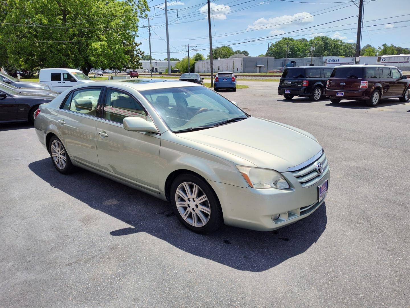 2006 Green Toyota Avalon (4T1BK36B16U) , located at 5700 Curlew Drive, Norfolk, VA, 23502, (757) 455-6330, 36.841885, -76.209412 - Photo#17