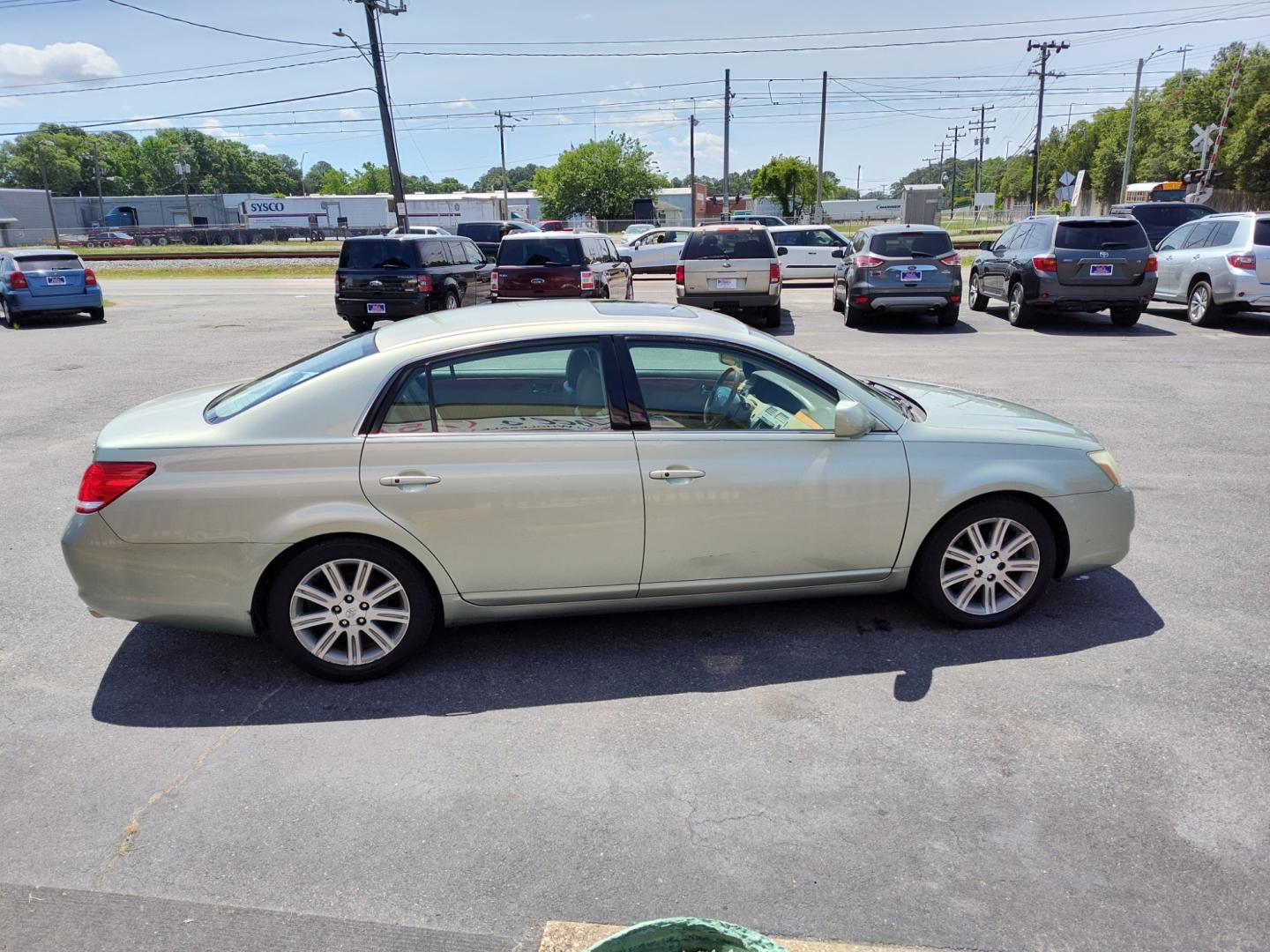 2006 Green Toyota Avalon (4T1BK36B16U) , located at 5700 Curlew Drive, Norfolk, VA, 23502, (757) 455-6330, 36.841885, -76.209412 - Photo#16