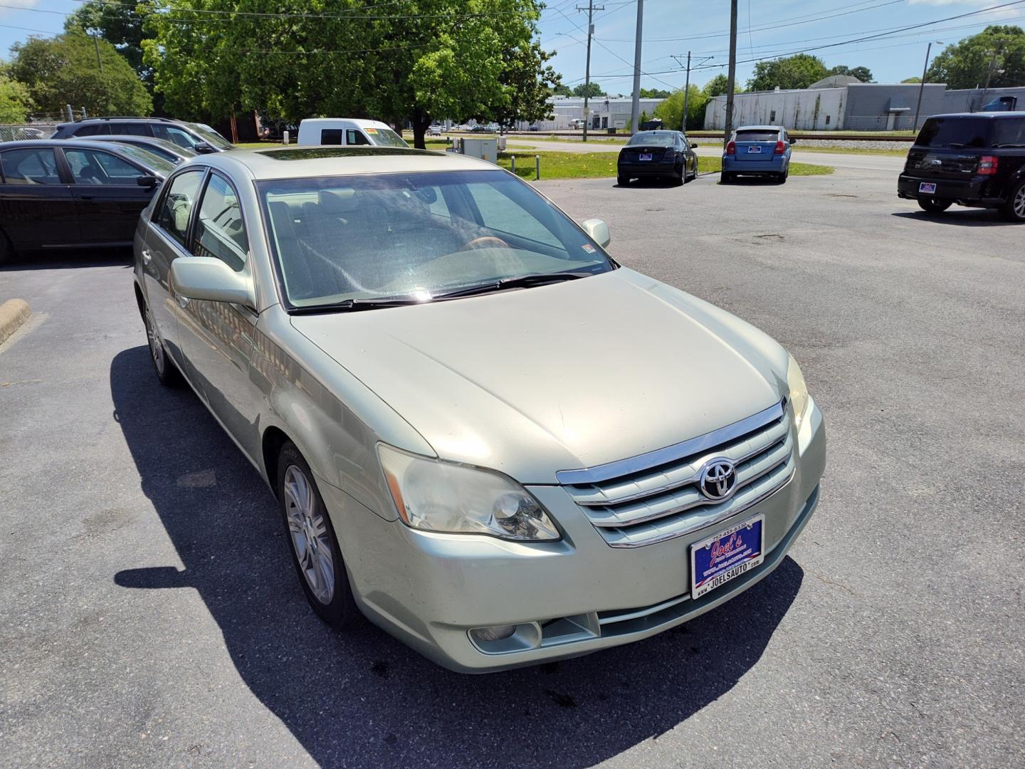 2006 Green Toyota Avalon (4T1BK36B16U) , located at 5700 Curlew Drive, Norfolk, VA, 23502, (757) 455-6330, 36.841885, -76.209412 - Photo#4