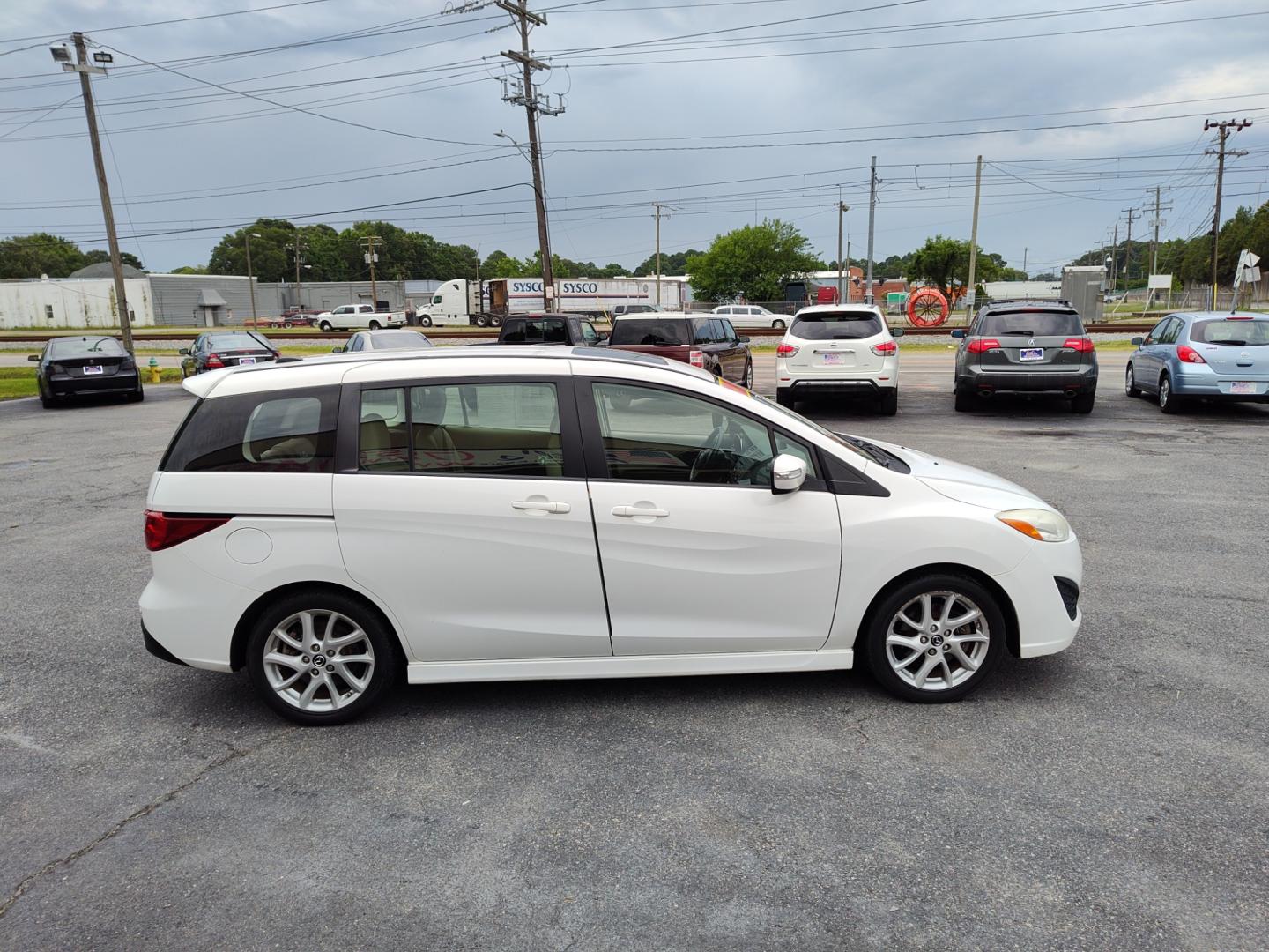 2013 white Mazda MAZDA5 (JM1CW2DLXD0) , located at 5700 Curlew Drive, Norfolk, VA, 23502, (757) 455-6330, 36.841885, -76.209412 - Photo#18