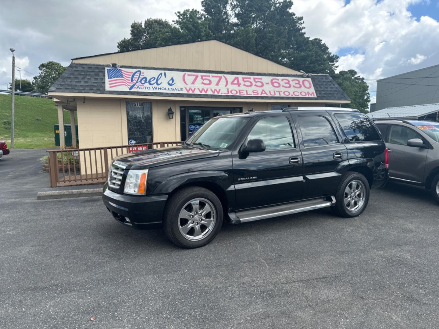 2005 Black /gray Cadillac Escalade (1GYEK63N45R) with an 6.0 LITER V8 engine, AWD transmission, located at 5700 Curlew Drive, Norfolk, VA, 23502, (757) 455-6330, 36.841885, -76.209412 - Photo#0