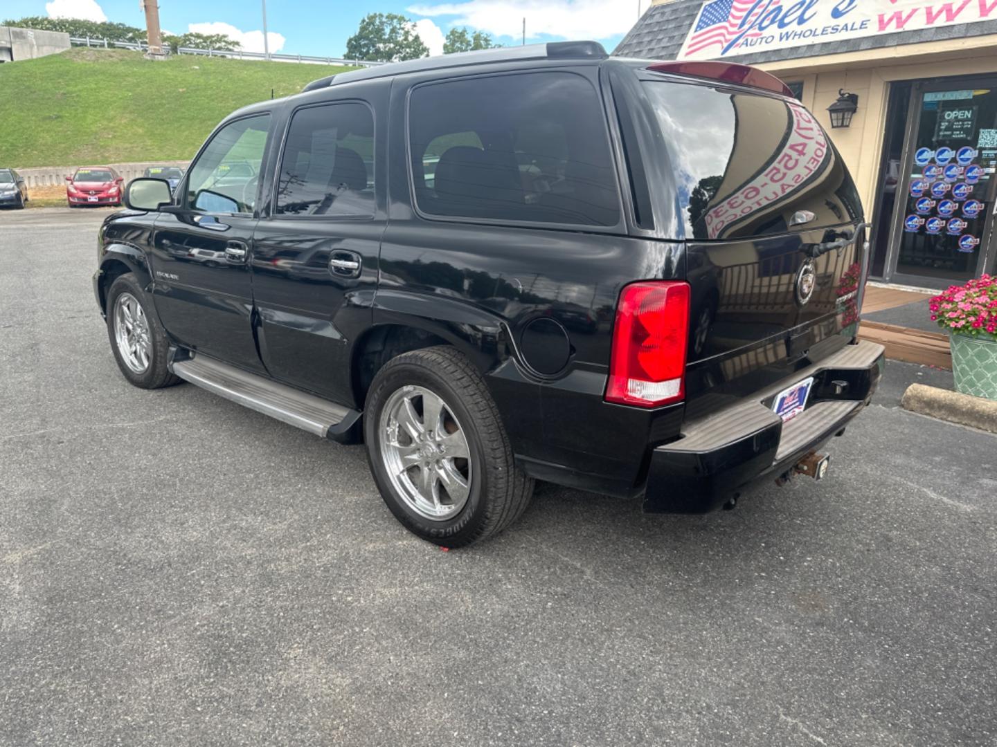 2005 Black /gray Cadillac Escalade (1GYEK63N45R) with an 6.0 LITER V8 engine, AWD transmission, located at 5700 Curlew Drive, Norfolk, VA, 23502, (757) 455-6330, 36.841885, -76.209412 - Photo#1