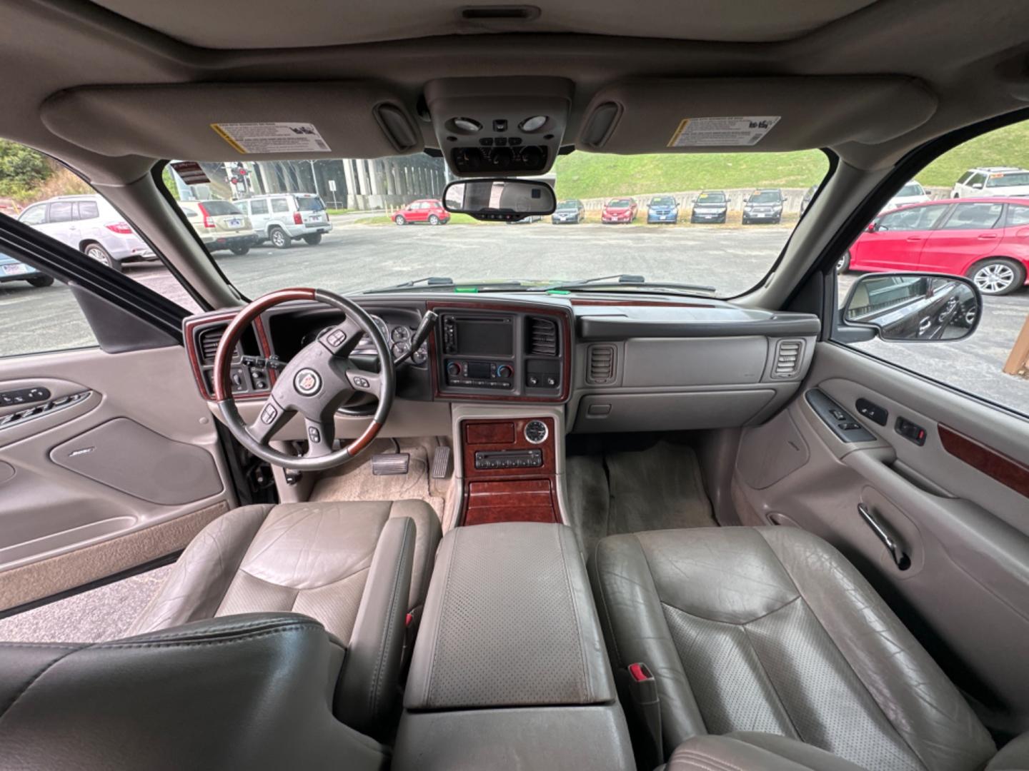 2005 Black /gray Cadillac Escalade (1GYEK63N45R) with an 6.0 LITER V8 engine, AWD transmission, located at 5700 Curlew Drive, Norfolk, VA, 23502, (757) 455-6330, 36.841885, -76.209412 - Photo#6