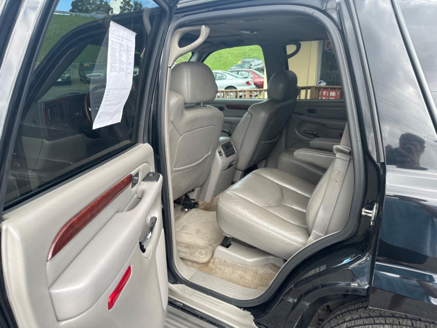 2005 Black /gray Cadillac Escalade (1GYEK63N45R) with an 6.0 LITER V8 engine, AWD transmission, located at 5700 Curlew Drive, Norfolk, VA, 23502, (757) 455-6330, 36.841885, -76.209412 - Photo#8