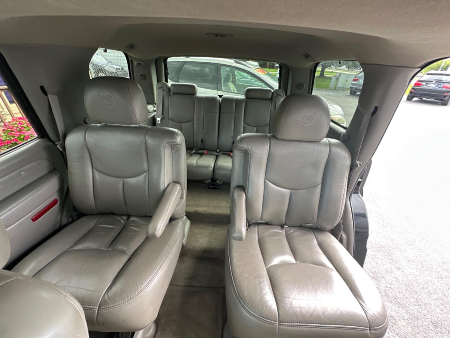 2005 Black /gray Cadillac Escalade (1GYEK63N45R) with an 6.0 LITER V8 engine, AWD transmission, located at 5700 Curlew Drive, Norfolk, VA, 23502, (757) 455-6330, 36.841885, -76.209412 - Photo#9