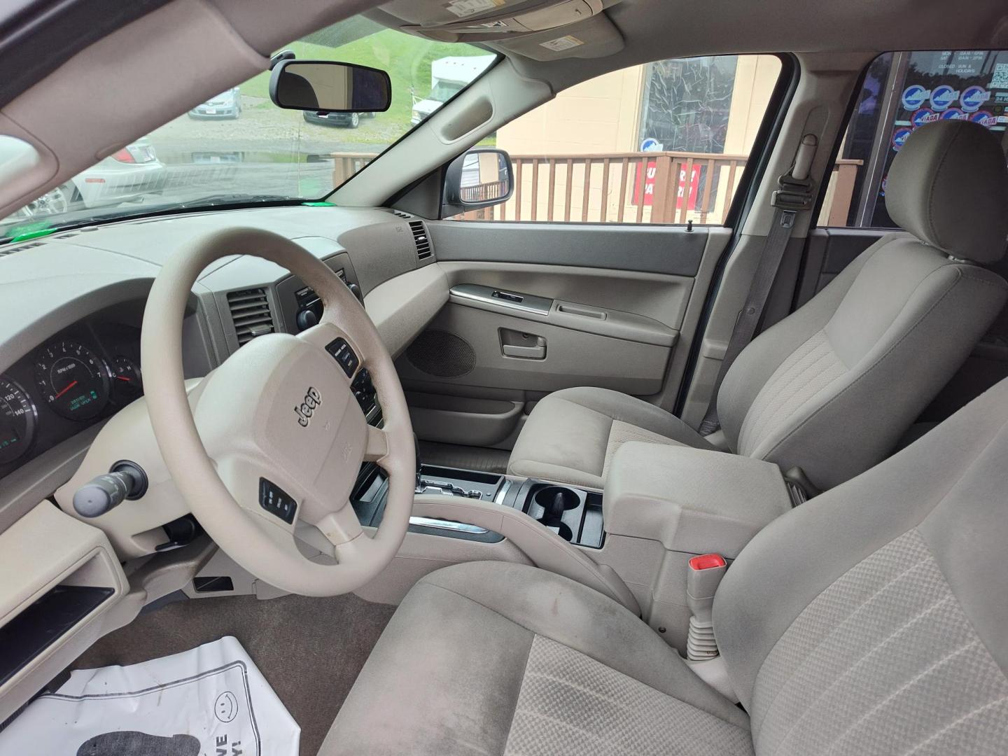 2005 Gold Jeep Grand Cherokee Laredo 4WD (1J4GR48K05C) with an 3.7L V6 SOHC 12V engine, 5-Speed Automatic Overdrive transmission, located at 5700 Curlew Drive, Norfolk, VA, 23502, (757) 455-6330, 36.841885, -76.209412 - Photo#7