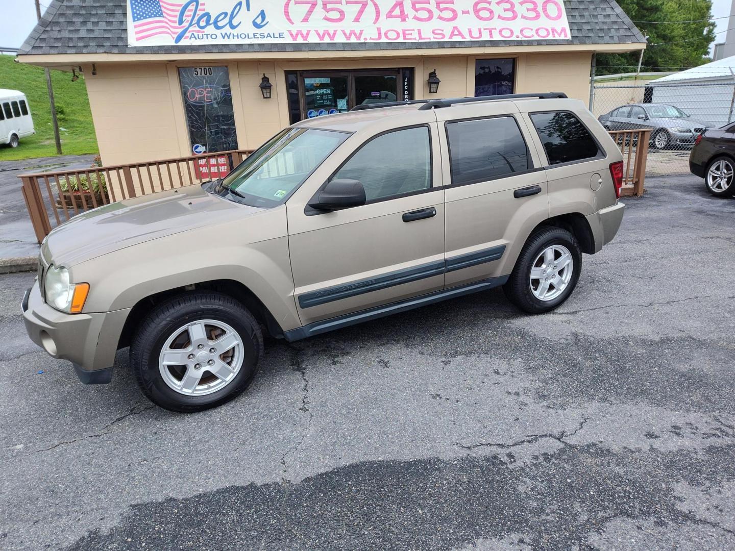 2005 Gold Jeep Grand Cherokee Laredo 4WD (1J4GR48K05C) with an 3.7L V6 SOHC 12V engine, 5-Speed Automatic Overdrive transmission, located at 5700 Curlew Drive, Norfolk, VA, 23502, (757) 455-6330, 36.841885, -76.209412 - Photo#0