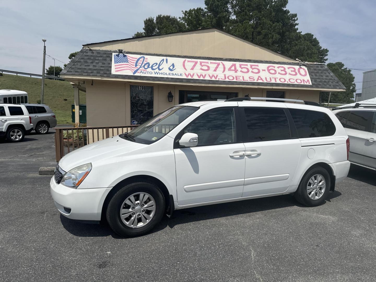 2012 WHITE Kia Sedona LX LWB (KNDMG4C77C6) with an 3.8L V6 DOHC 24V engine, 5-Speed Automatic transmission, located at 5700 Curlew Drive, Norfolk, VA, 23502, (757) 455-6330, 36.841885, -76.209412 - Photo#0