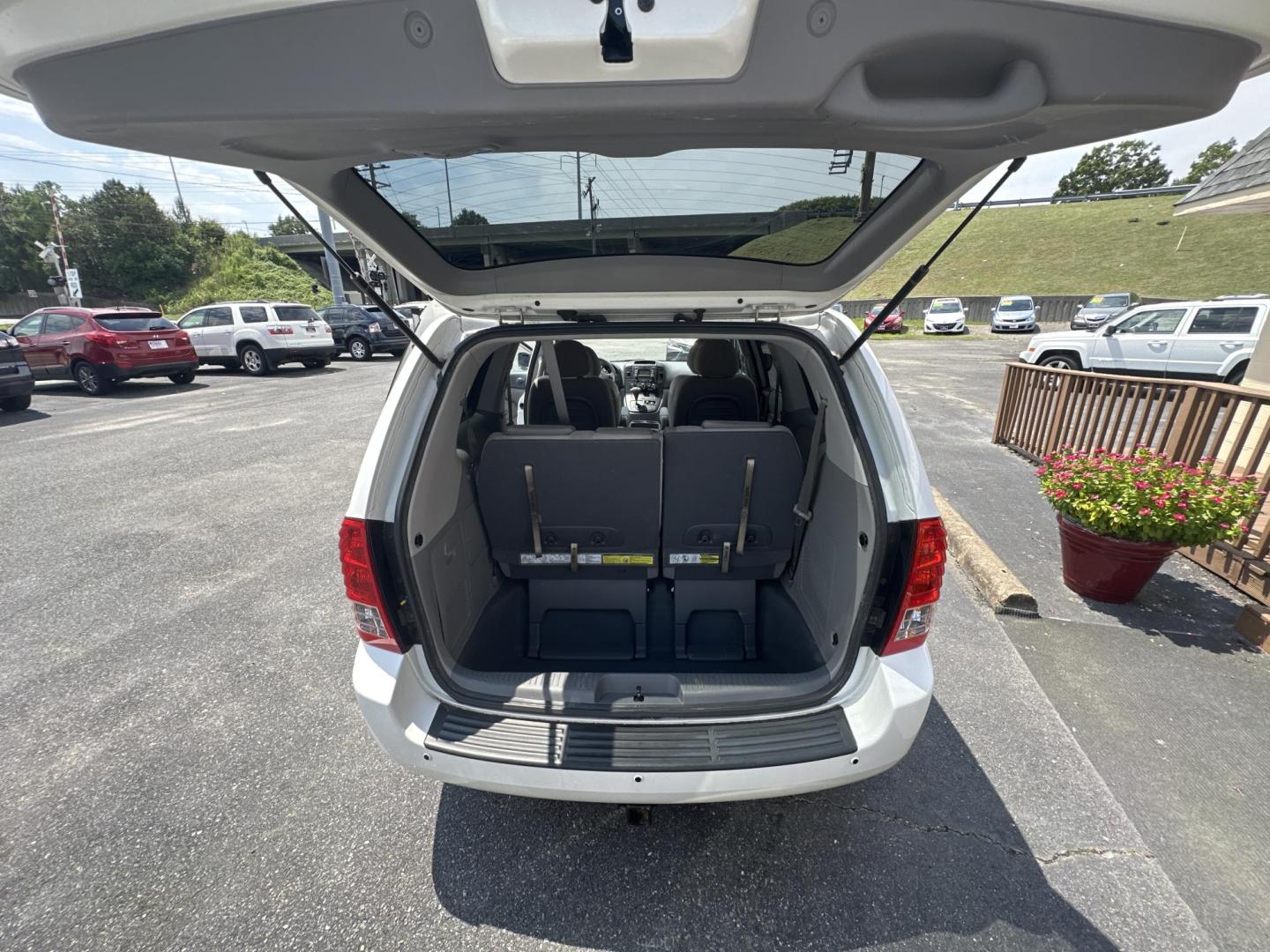 2012 WHITE Kia Sedona LX LWB (KNDMG4C77C6) with an 3.8L V6 DOHC 24V engine, 5-Speed Automatic transmission, located at 5700 Curlew Drive, Norfolk, VA, 23502, (757) 455-6330, 36.841885, -76.209412 - Photo#12