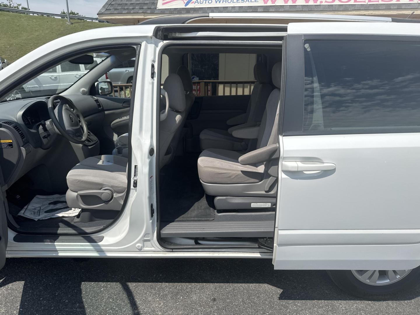 2012 WHITE Kia Sedona LX LWB (KNDMG4C77C6) with an 3.8L V6 DOHC 24V engine, 5-Speed Automatic transmission, located at 5700 Curlew Drive, Norfolk, VA, 23502, (757) 455-6330, 36.841885, -76.209412 - Photo#9