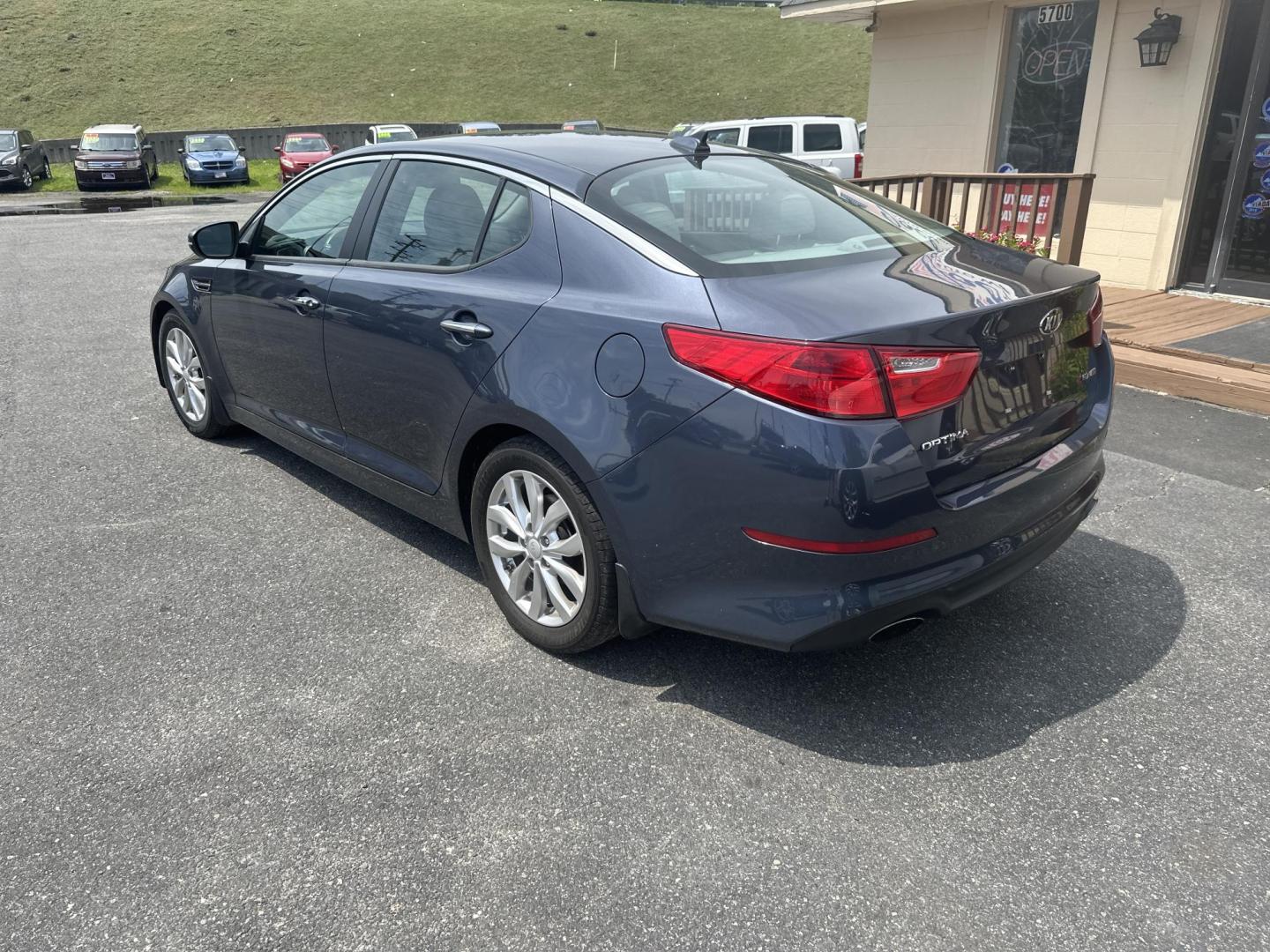 2015 Grey Kia Optima EX (5XXGN4A72FG) with an 2.4L L4 DOHC 16V engine, 6-Speed Automatic transmission, located at 5700 Curlew Drive, Norfolk, VA, 23502, (757) 455-6330, 36.841885, -76.209412 - Photo#3