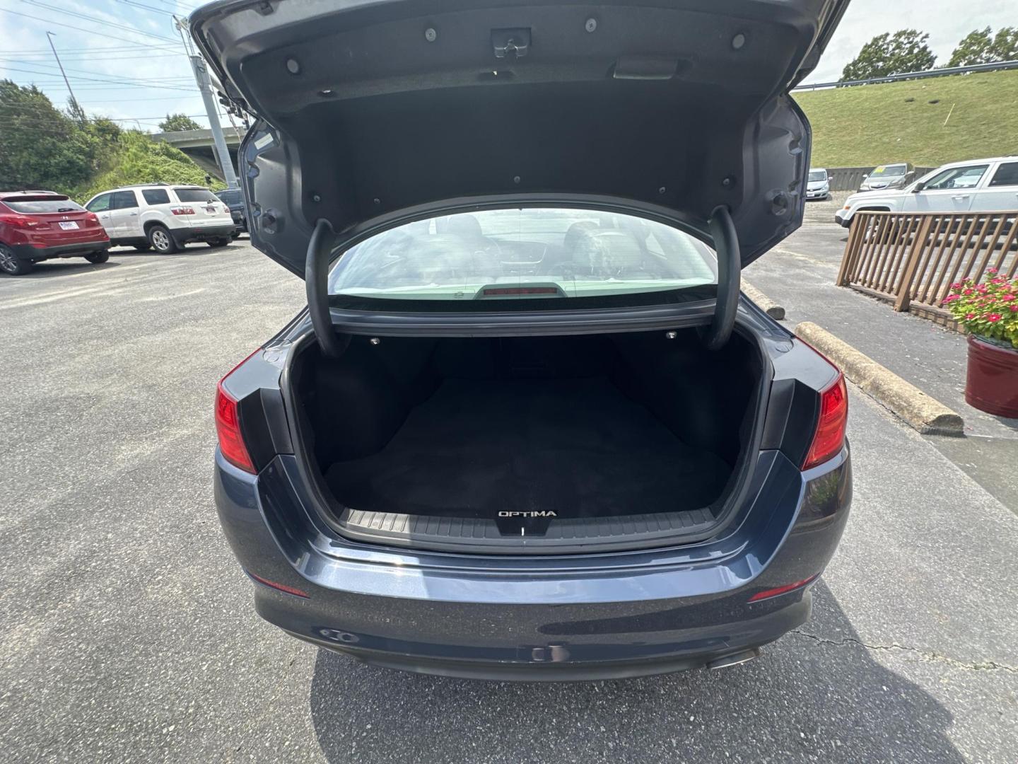 2015 Grey Kia Optima EX (5XXGN4A72FG) with an 2.4L L4 DOHC 16V engine, 6-Speed Automatic transmission, located at 5700 Curlew Drive, Norfolk, VA, 23502, (757) 455-6330, 36.841885, -76.209412 - Photo#11