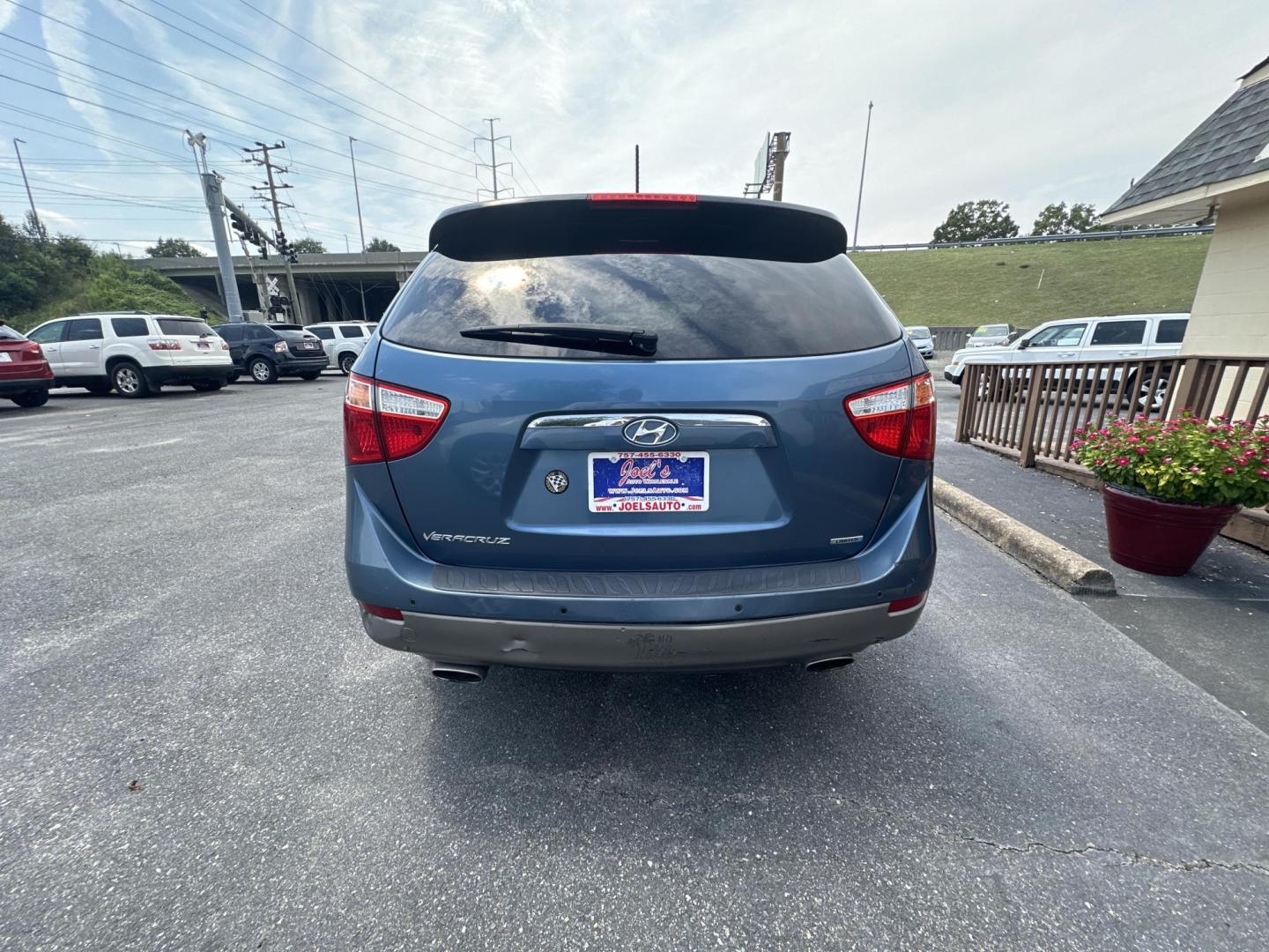 2012 Blue Hyundai Veracruz Limited (KM8NU4CC0CU) with an 3.8L V6 DOHC 24V engine, 6-Speed Automatic transmission, located at 5700 Curlew Drive, Norfolk, VA, 23502, (757) 455-6330, 36.841885, -76.209412 - Photo#4