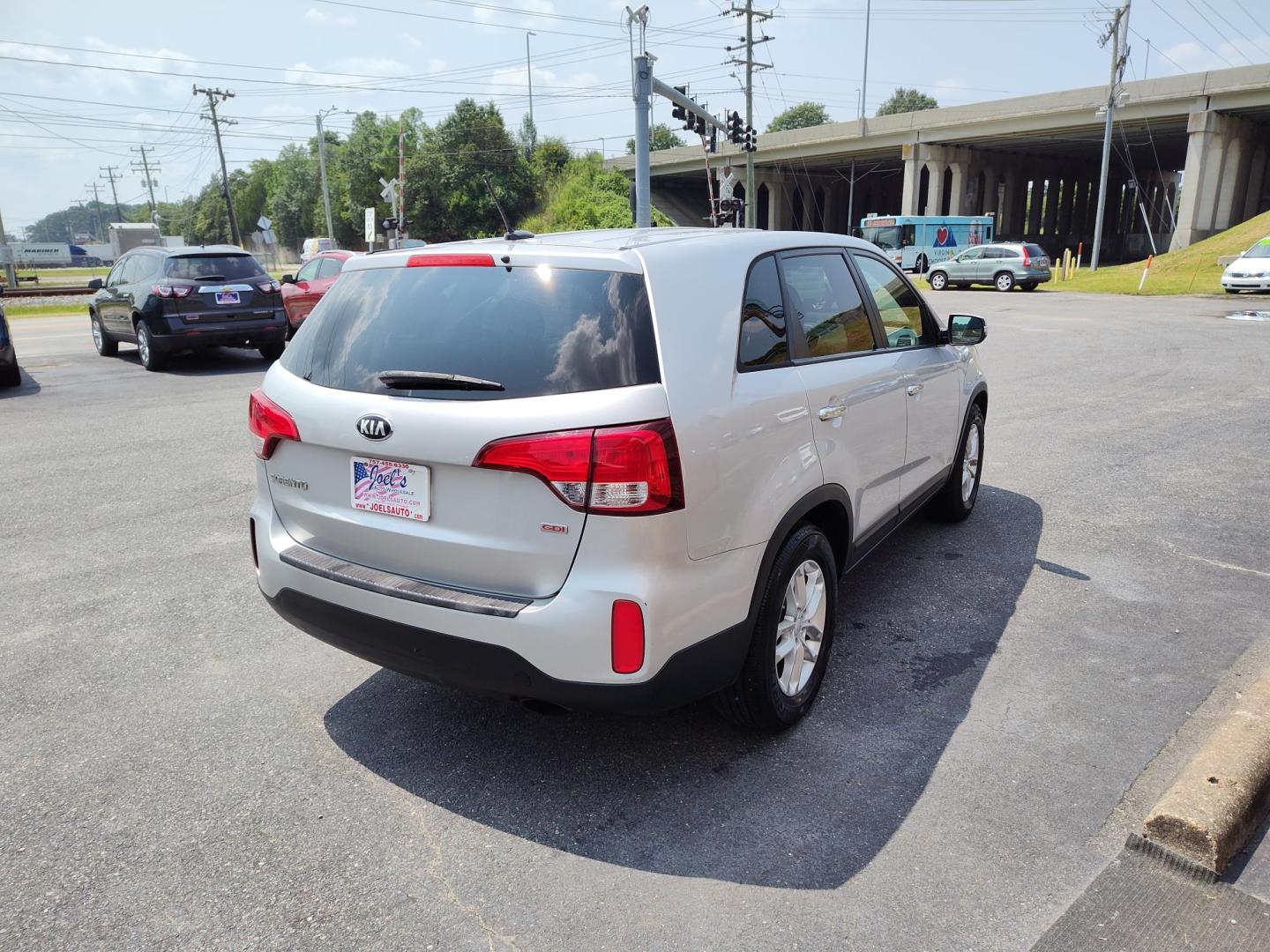 2015 Silver Kia Sorento LX AWD (5XYKTCA60FG) with an 2.4L L4 DOHC 16V engine, 6-Speed Automatic transmission, located at 5700 Curlew Drive, Norfolk, VA, 23502, (757) 455-6330, 36.841885, -76.209412 - Photo#11