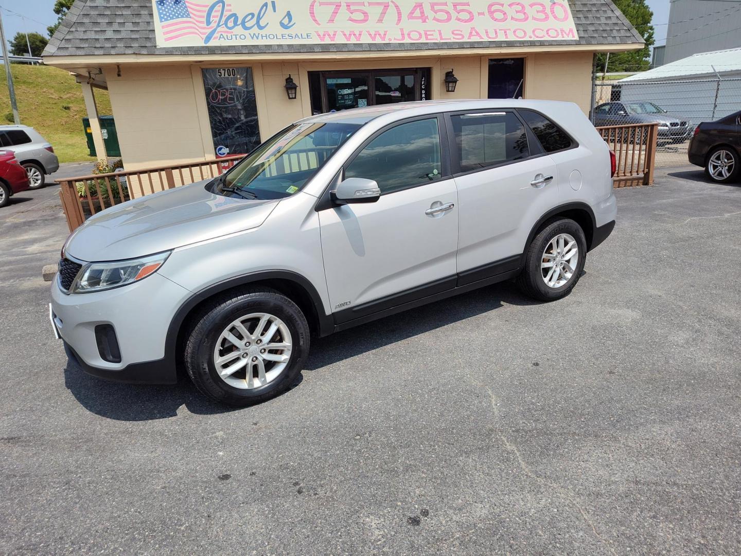 2015 Silver Kia Sorento LX AWD (5XYKTCA60FG) with an 2.4L L4 DOHC 16V engine, 6-Speed Automatic transmission, located at 5700 Curlew Drive, Norfolk, VA, 23502, (757) 455-6330, 36.841885, -76.209412 - Photo#0