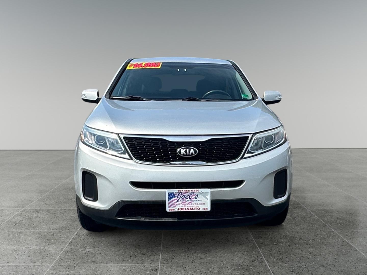 2015 Silver Kia Sorento LX AWD (5XYKTCA60FG) with an 2.4L L4 DOHC 16V engine, 6-Speed Automatic transmission, located at 5700 Curlew Drive, Norfolk, VA, 23502, (757) 455-6330, 36.841885, -76.209412 - Photo#7