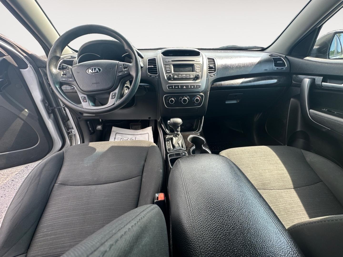 2015 Silver Kia Sorento LX AWD (5XYKTCA60FG) with an 2.4L L4 DOHC 16V engine, 6-Speed Automatic transmission, located at 5700 Curlew Drive, Norfolk, VA, 23502, (757) 455-6330, 36.841885, -76.209412 - Photo#9