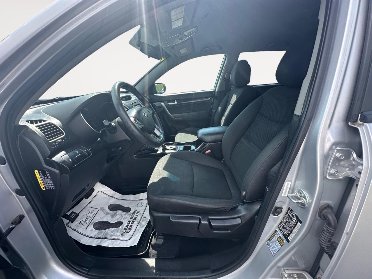 2015 Silver Kia Sorento LX AWD (5XYKTCA60FG) with an 2.4L L4 DOHC 16V engine, 6-Speed Automatic transmission, located at 5700 Curlew Drive, Norfolk, VA, 23502, (757) 455-6330, 36.841885, -76.209412 - Photo#8