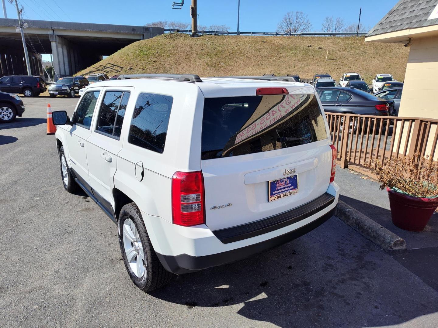 2013 WHITE Jeep Patriot Sport 4WD (1C4NJRBB9DD) with an 2.4L L4 DOHC 16V engine, located at 5700 Curlew Drive, Norfolk, VA, 23502, (757) 455-6330, 36.841885, -76.209412 - Photo#11