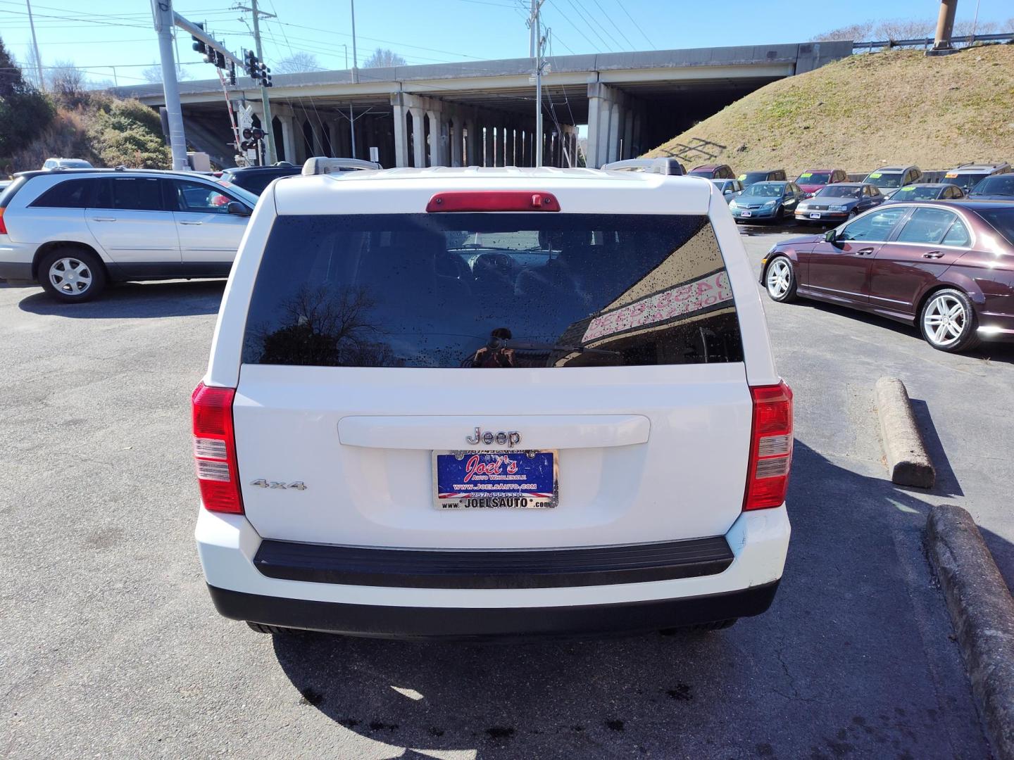 2013 WHITE Jeep Patriot Sport 4WD (1C4NJRBB9DD) with an 2.4L L4 DOHC 16V engine, located at 5700 Curlew Drive, Norfolk, VA, 23502, (757) 455-6330, 36.841885, -76.209412 - Photo#12