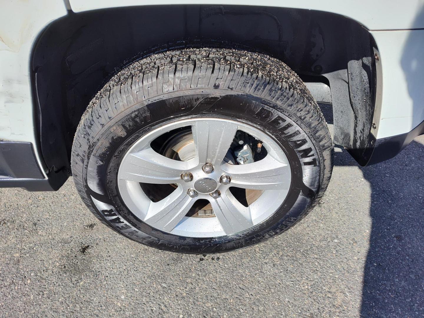 2013 WHITE Jeep Patriot Sport 4WD (1C4NJRBB9DD) with an 2.4L L4 DOHC 16V engine, located at 5700 Curlew Drive, Norfolk, VA, 23502, (757) 455-6330, 36.841885, -76.209412 - Photo#10