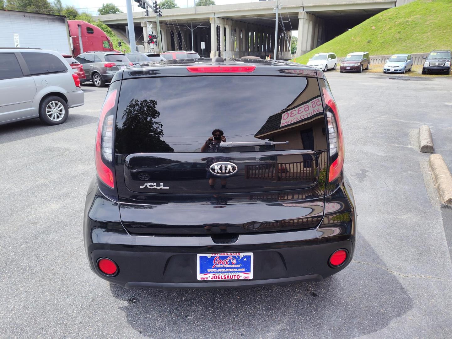 2017 Kia Soul ! (KNDJN2A27H7) with an 1.6L L4 DOHC 16V engine, 6A transmission, located at 5700 Curlew Drive, Norfolk, VA, 23502, (757) 455-6330, 36.841885, -76.209412 - Photo#13