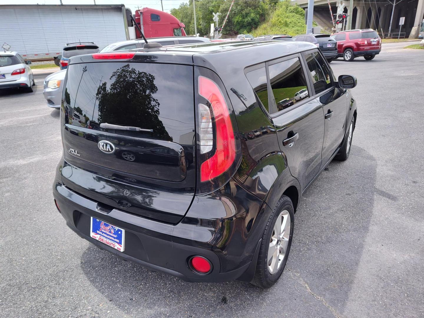 2017 Kia Soul ! (KNDJN2A27H7) with an 1.6L L4 DOHC 16V engine, 6A transmission, located at 5700 Curlew Drive, Norfolk, VA, 23502, (757) 455-6330, 36.841885, -76.209412 - Photo#14