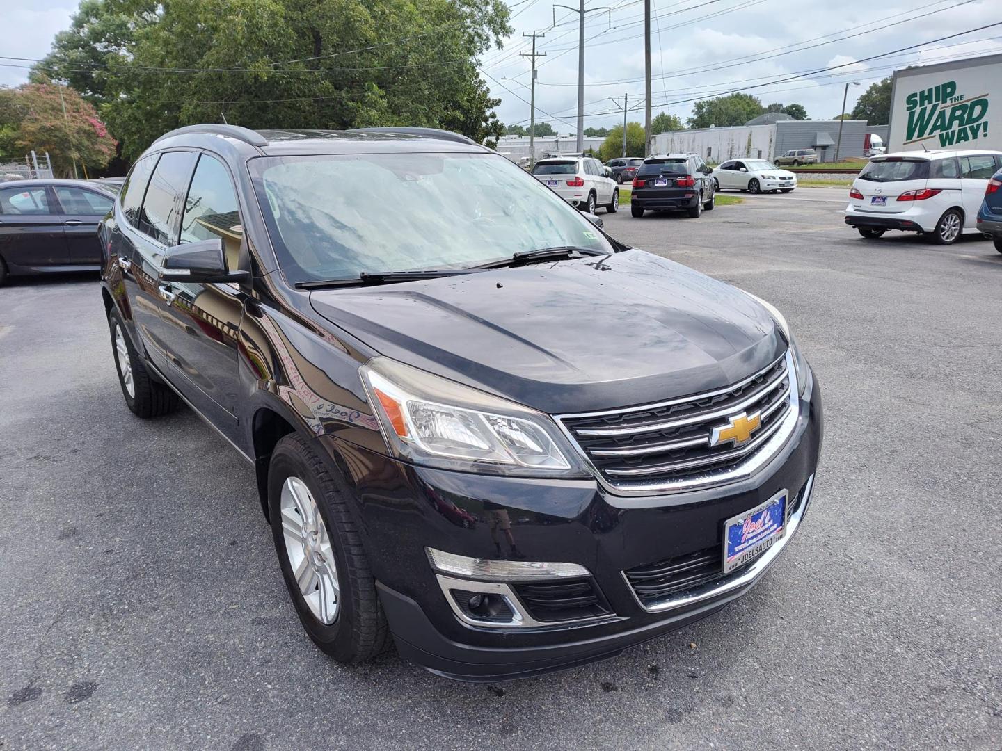 2014 Chevrolet Traverse 2LT FWD (1GNKRHKD7EJ) with an 3.6L V6 DOHC 24V engine, 6-Speed Automatic transmission, located at 5700 Curlew Drive, Norfolk, VA, 23502, (757) 455-6330, 36.841885, -76.209412 - Photo#4