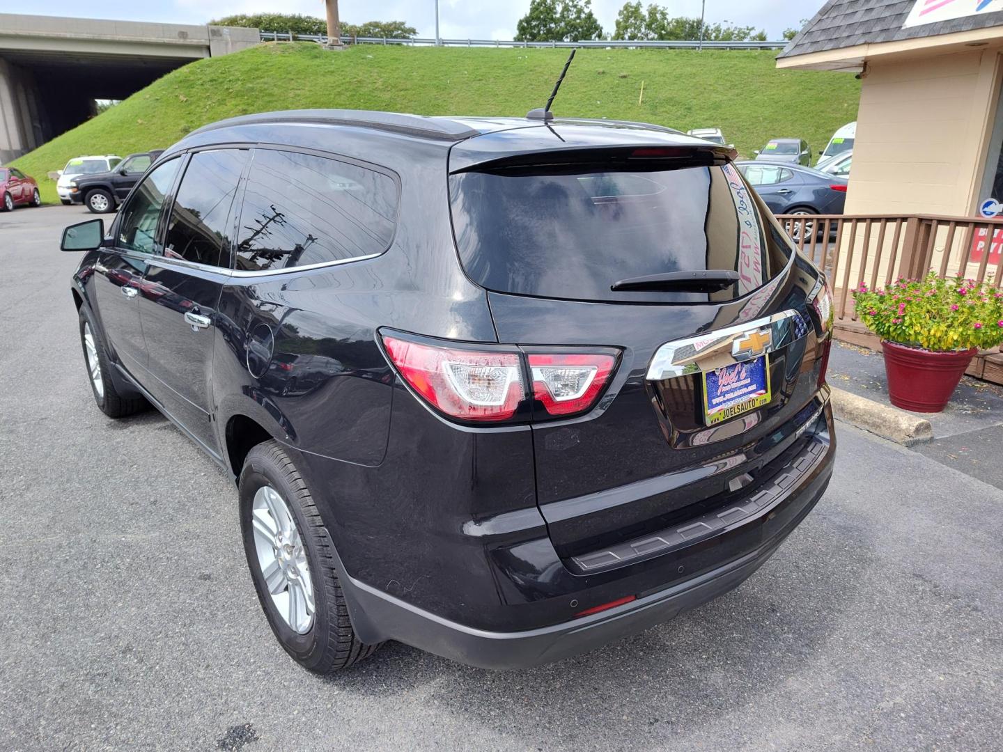 2014 Chevrolet Traverse 2LT FWD (1GNKRHKD7EJ) with an 3.6L V6 DOHC 24V engine, 6-Speed Automatic transmission, located at 5700 Curlew Drive, Norfolk, VA, 23502, (757) 455-6330, 36.841885, -76.209412 - Photo#12