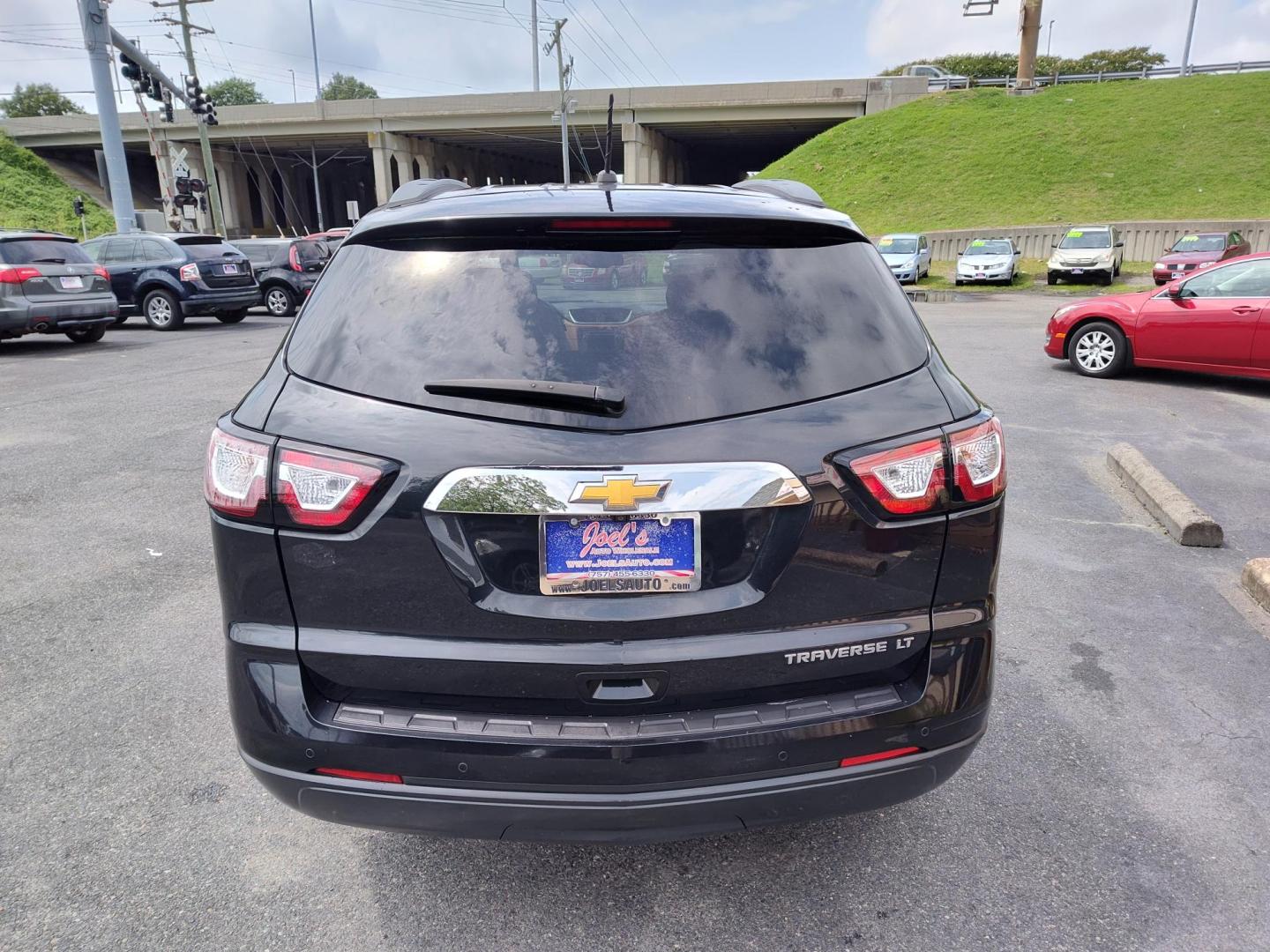 2014 Chevrolet Traverse 2LT FWD (1GNKRHKD7EJ) with an 3.6L V6 DOHC 24V engine, 6-Speed Automatic transmission, located at 5700 Curlew Drive, Norfolk, VA, 23502, (757) 455-6330, 36.841885, -76.209412 - Photo#13