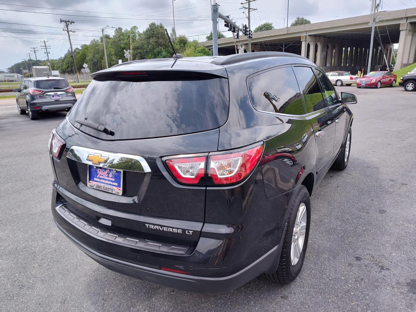 2014 Chevrolet Traverse 2LT FWD (1GNKRHKD7EJ) with an 3.6L V6 DOHC 24V engine, 6-Speed Automatic transmission, located at 5700 Curlew Drive, Norfolk, VA, 23502, (757) 455-6330, 36.841885, -76.209412 - Photo#16