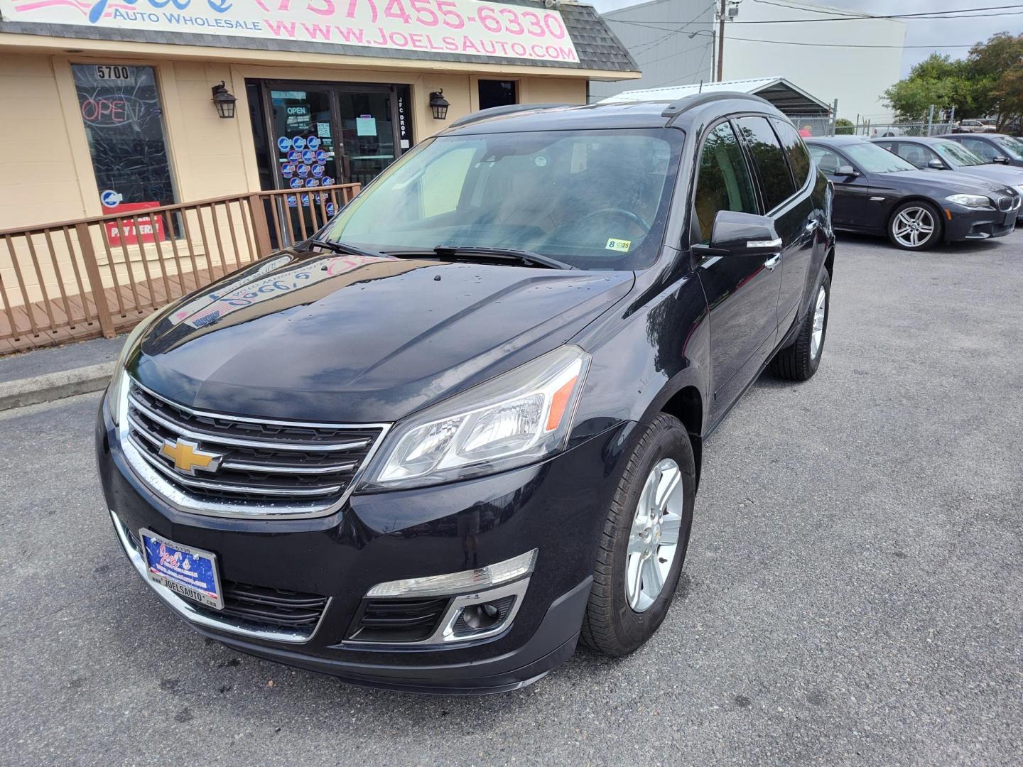 2014 Chevrolet Traverse 2LT FWD (1GNKRHKD7EJ) with an 3.6L V6 DOHC 24V engine, 6-Speed Automatic transmission, located at 5700 Curlew Drive, Norfolk, VA, 23502, (757) 455-6330, 36.841885, -76.209412 - Photo#5