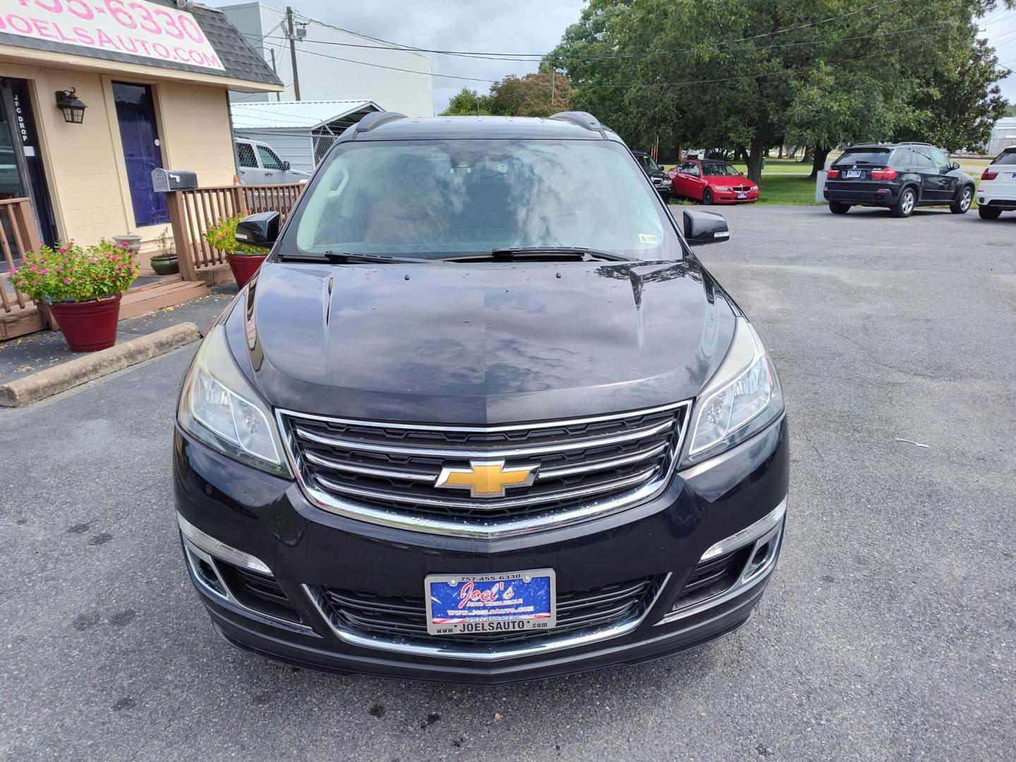 2014 Chevrolet Traverse 2LT FWD (1GNKRHKD7EJ) with an 3.6L V6 DOHC 24V engine, 6-Speed Automatic transmission, located at 5700 Curlew Drive, Norfolk, VA, 23502, (757) 455-6330, 36.841885, -76.209412 - Photo#3