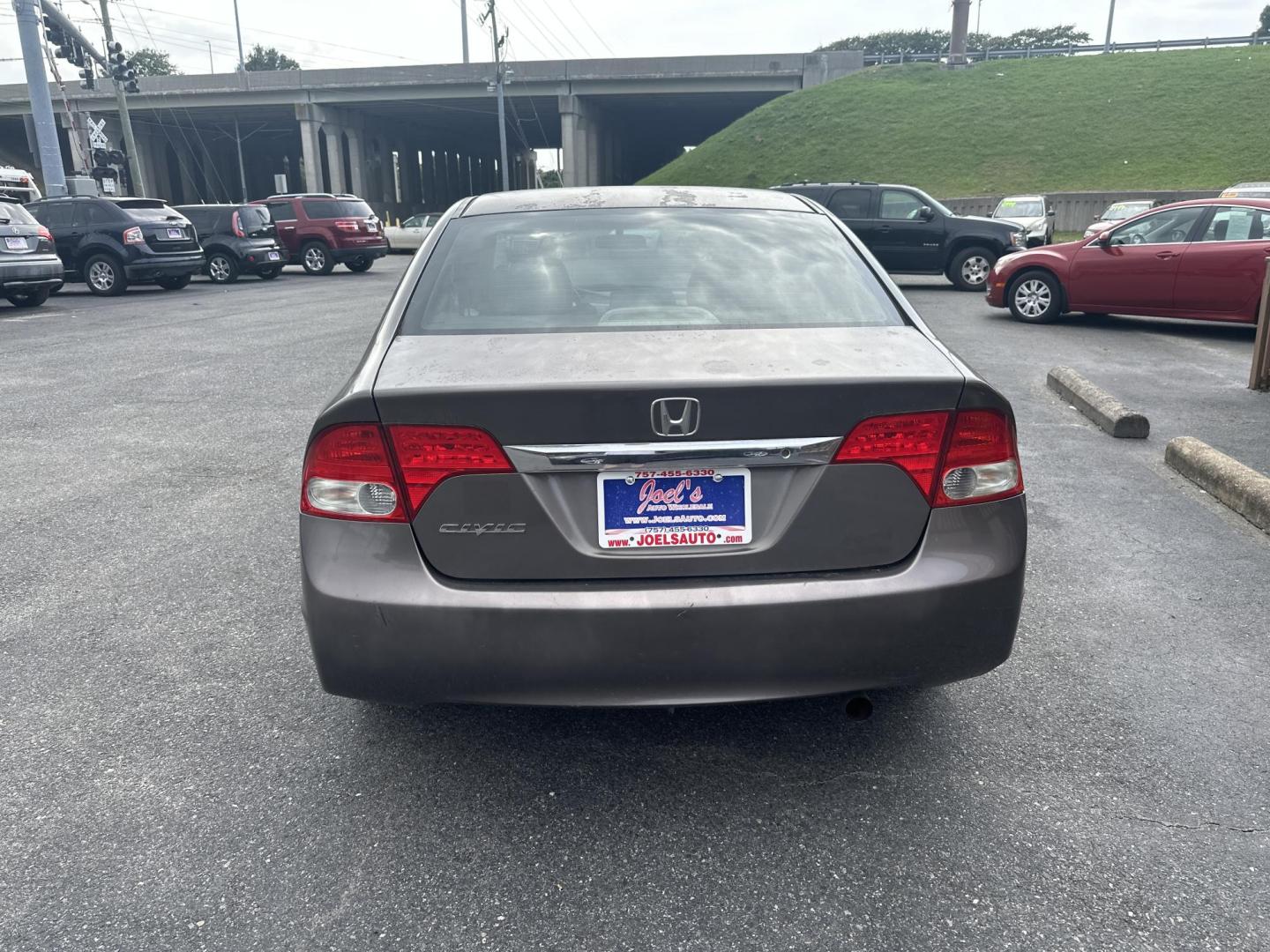 2010 Honda Civic LX Sedan 5-Speed AT (2HGFA1F57AH) with an 1.8L L4 SOHC 16V engine, 5-Speed Automatic transmission, located at 5700 Curlew Drive, Norfolk, VA, 23502, (757) 455-6330, 36.841885, -76.209412 - Photo#2