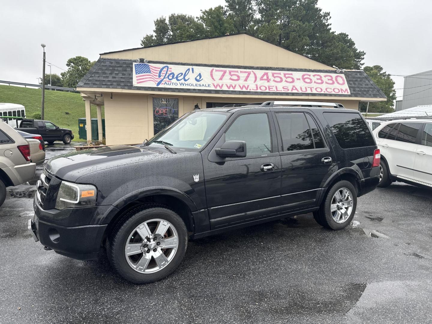 2009 Black Ford Expedition Limited 4WD (1FMFU20599E) with an 5.4L V8 SOHC 16V engine, 6-Speed Automatic transmission, located at 5700 Curlew Drive, Norfolk, VA, 23502, (757) 455-6330, 36.841885, -76.209412 - Photo#0