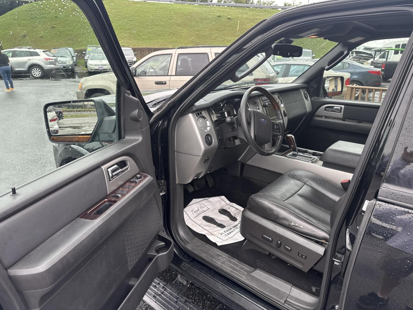 2009 Black Ford Expedition Limited 4WD (1FMFU20599E) with an 5.4L V8 SOHC 16V engine, 6-Speed Automatic transmission, located at 5700 Curlew Drive, Norfolk, VA, 23502, (757) 455-6330, 36.841885, -76.209412 - Photo#5