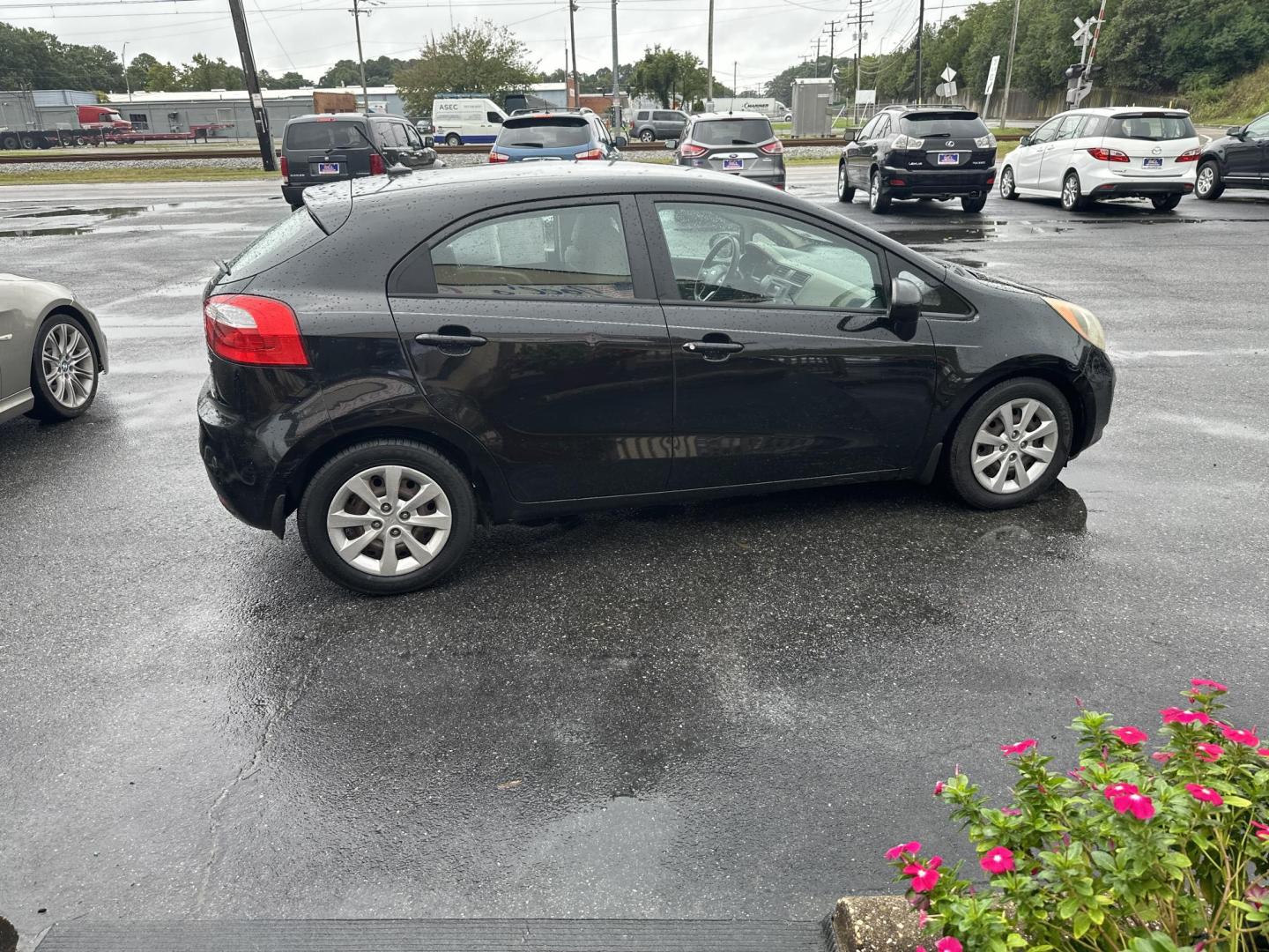 2015 Black Kia Rio5 LX 6A (KNADM5A35F6) with an 1.6L L4 DOHC 16V engine, 6-Speed Automatic transmission, located at 5700 Curlew Drive, Norfolk, VA, 23502, (757) 455-6330, 36.841885, -76.209412 - Photo#3