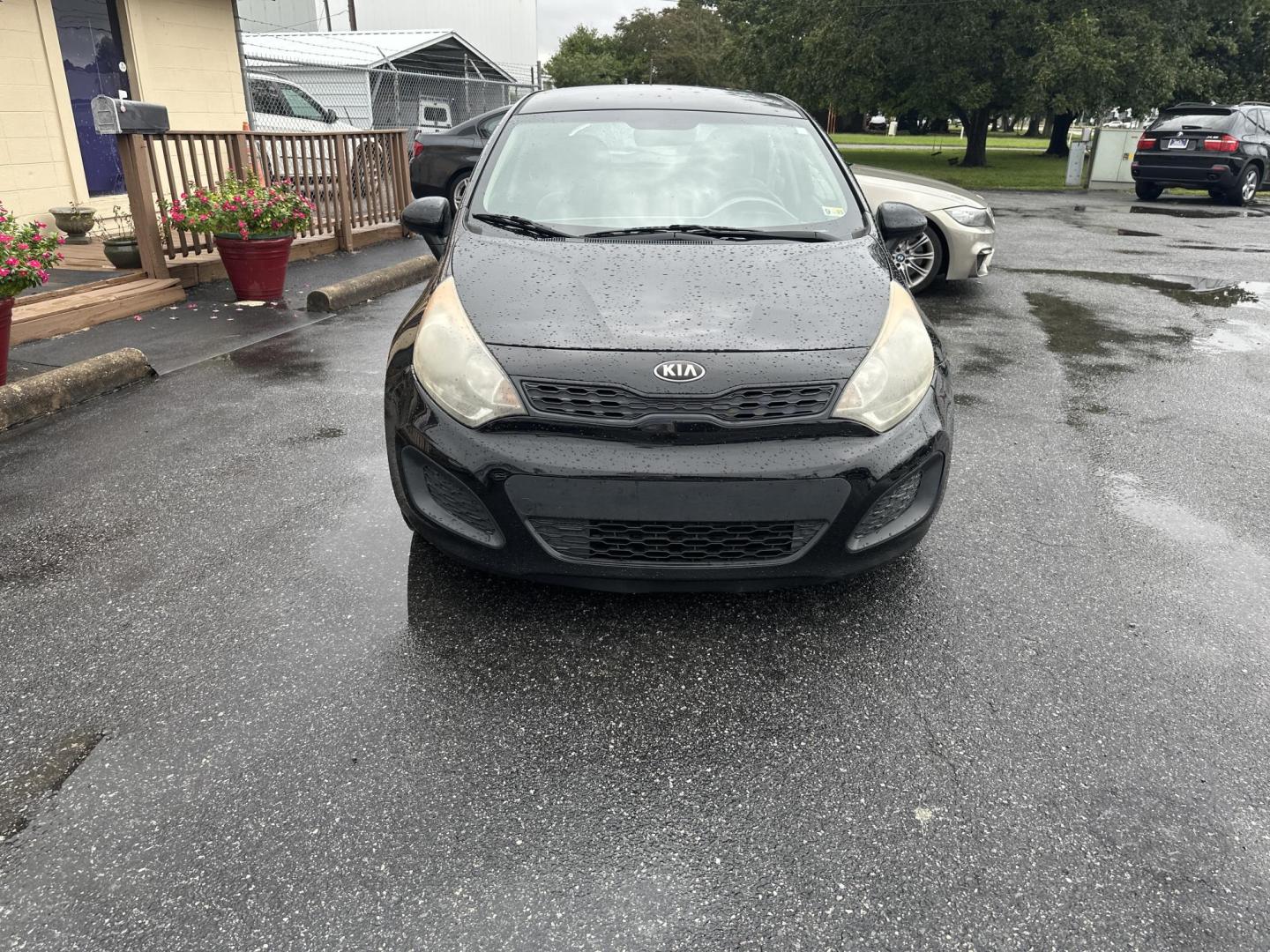 2015 Black Kia Rio5 LX 6A (KNADM5A35F6) with an 1.6L L4 DOHC 16V engine, 6-Speed Automatic transmission, located at 5700 Curlew Drive, Norfolk, VA, 23502, (757) 455-6330, 36.841885, -76.209412 - Photo#4