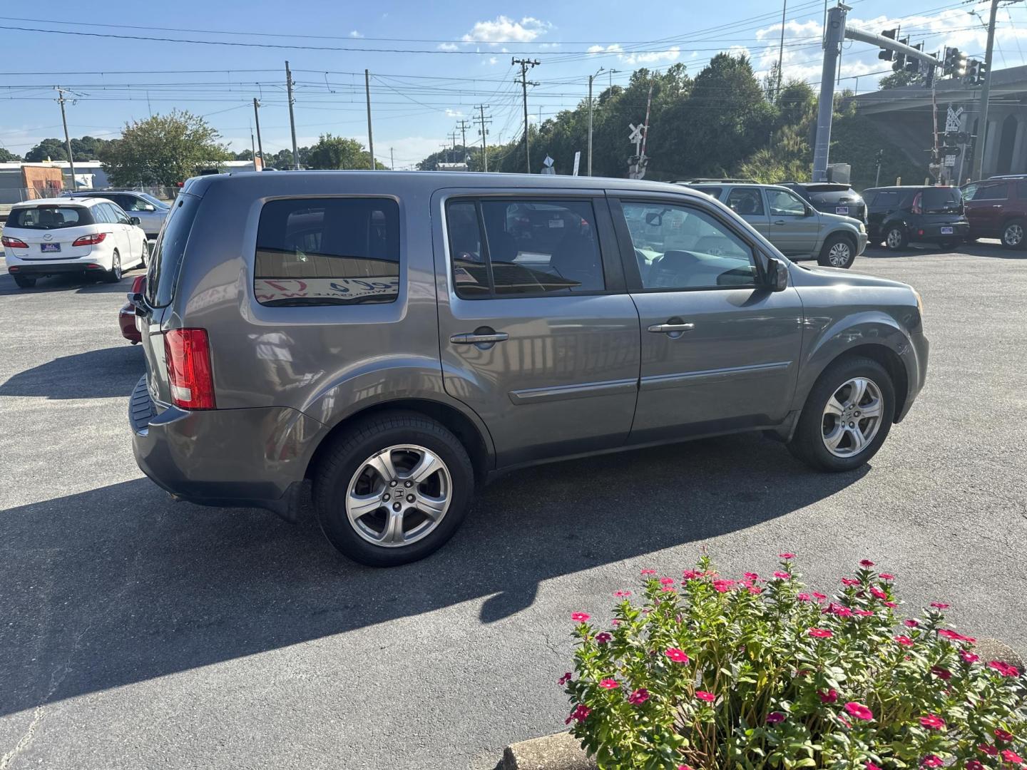 2012 Honda Pilot EX-L 4WD 5-Spd AT (5FNYF4H51CB) with an 3.5L V6 SOHC 24V engine, 5-Speed Automatic transmission, located at 5700 Curlew Dr., Norfolk, VA, 23502, (703) 554-4373, 36.841885, -76.209412 - Photo#3