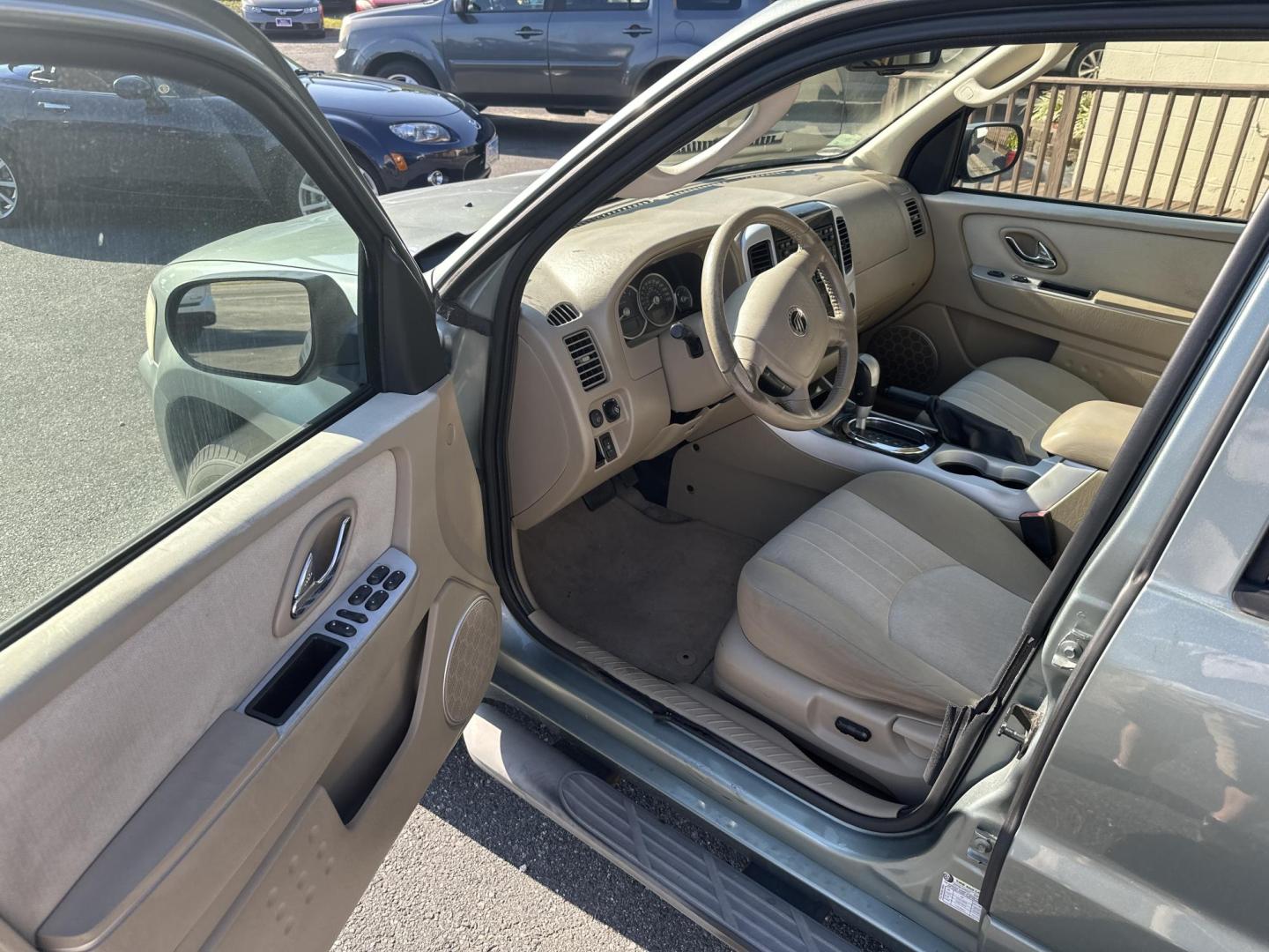 2007 Mercury Mariner Luxury 4WD (4M2CU91157K) with an 3.0L V6 DOHC 24V engine, 4-Speed Automatic transmission, located at 5700 Curlew Dr., Norfolk, VA, 23502, (703) 554-4373, 36.841885, -76.209412 - Photo#7