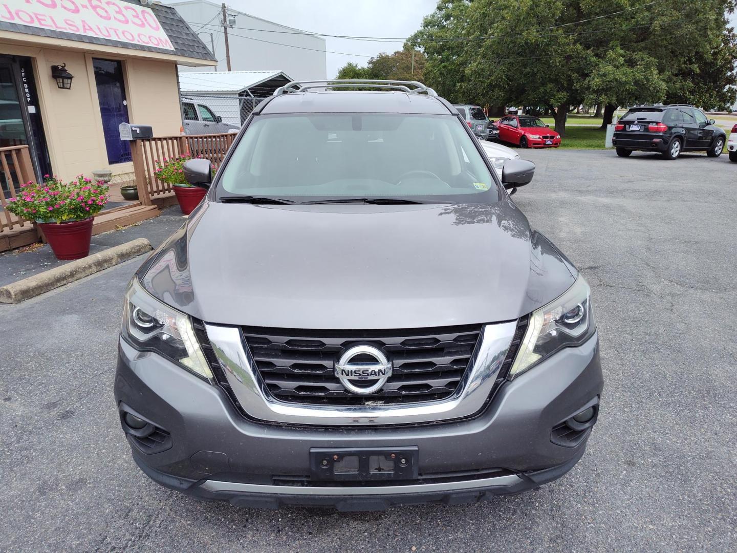 2017 Gray Nissan Pathfinder Platinum 4WD (5N1DR2MM4HC) with an 3.5L V6 DOHC 24V engine, CVT transmission, located at 5700 Curlew Drive, Norfolk, VA, 23502, (757) 455-6330, 36.841885, -76.209412 - Photo#2