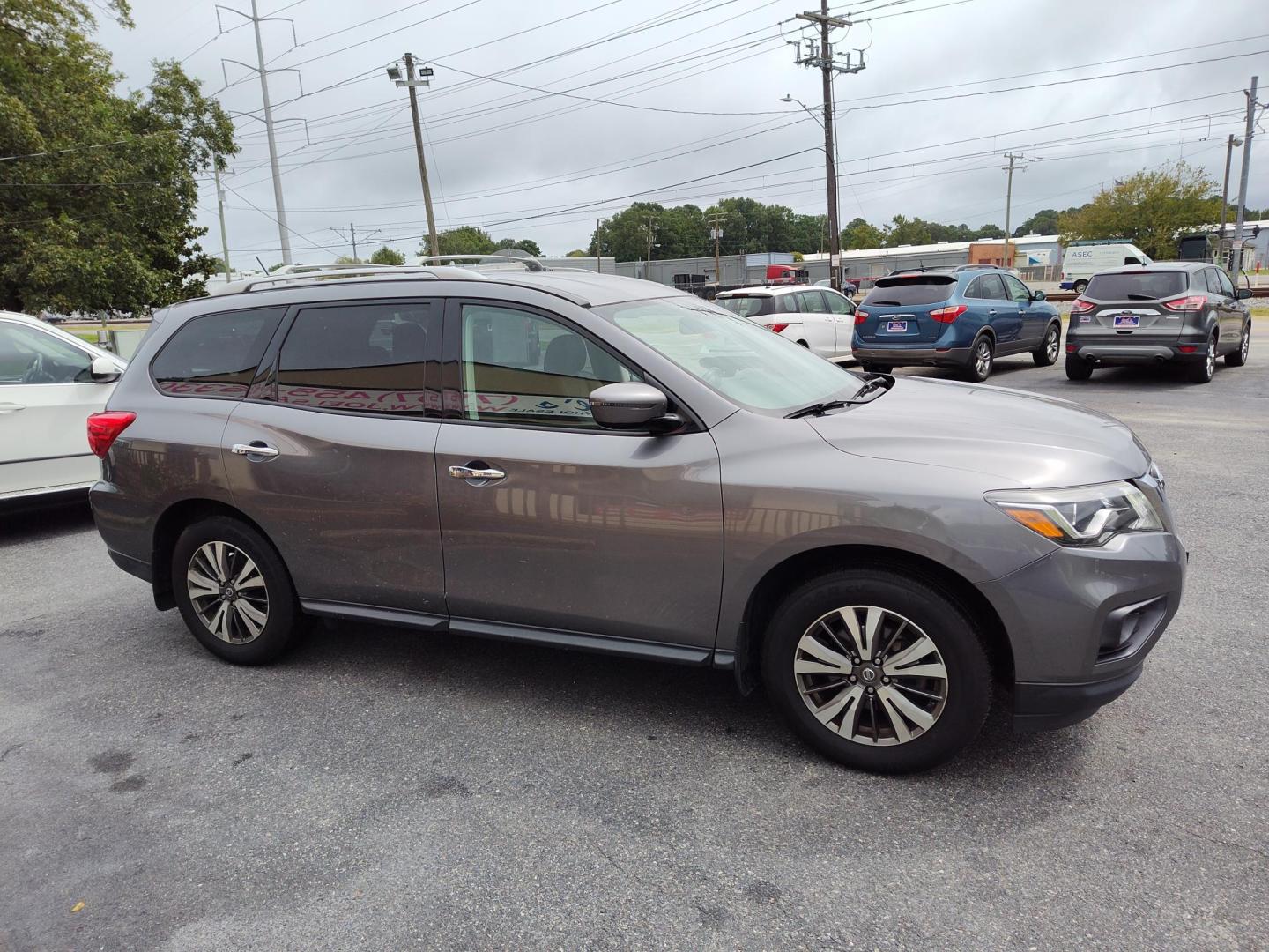 2017 Gray Nissan Pathfinder Platinum 4WD (5N1DR2MM4HC) with an 3.5L V6 DOHC 24V engine, CVT transmission, located at 5700 Curlew Drive, Norfolk, VA, 23502, (757) 455-6330, 36.841885, -76.209412 - Photo#15