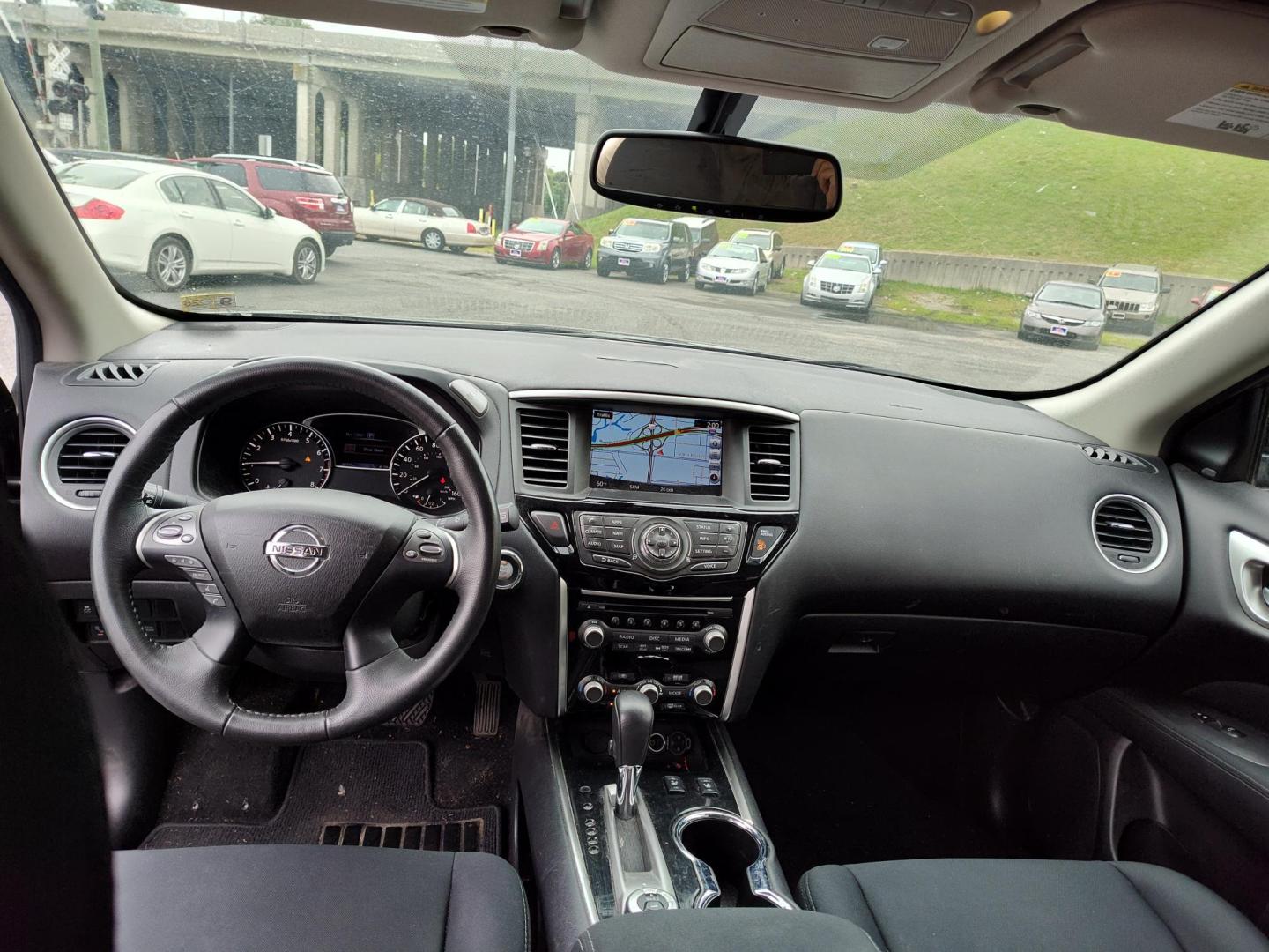 2017 Gray Nissan Pathfinder Platinum 4WD (5N1DR2MM4HC) with an 3.5L V6 DOHC 24V engine, CVT transmission, located at 5700 Curlew Drive, Norfolk, VA, 23502, (757) 455-6330, 36.841885, -76.209412 - Photo#7