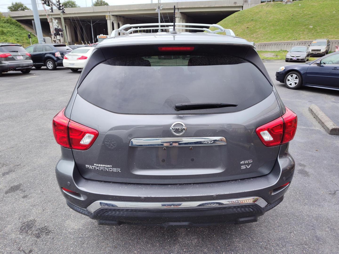 2017 Gray Nissan Pathfinder Platinum 4WD (5N1DR2MM4HC) with an 3.5L V6 DOHC 24V engine, CVT transmission, located at 5700 Curlew Drive, Norfolk, VA, 23502, (757) 455-6330, 36.841885, -76.209412 - Photo#11