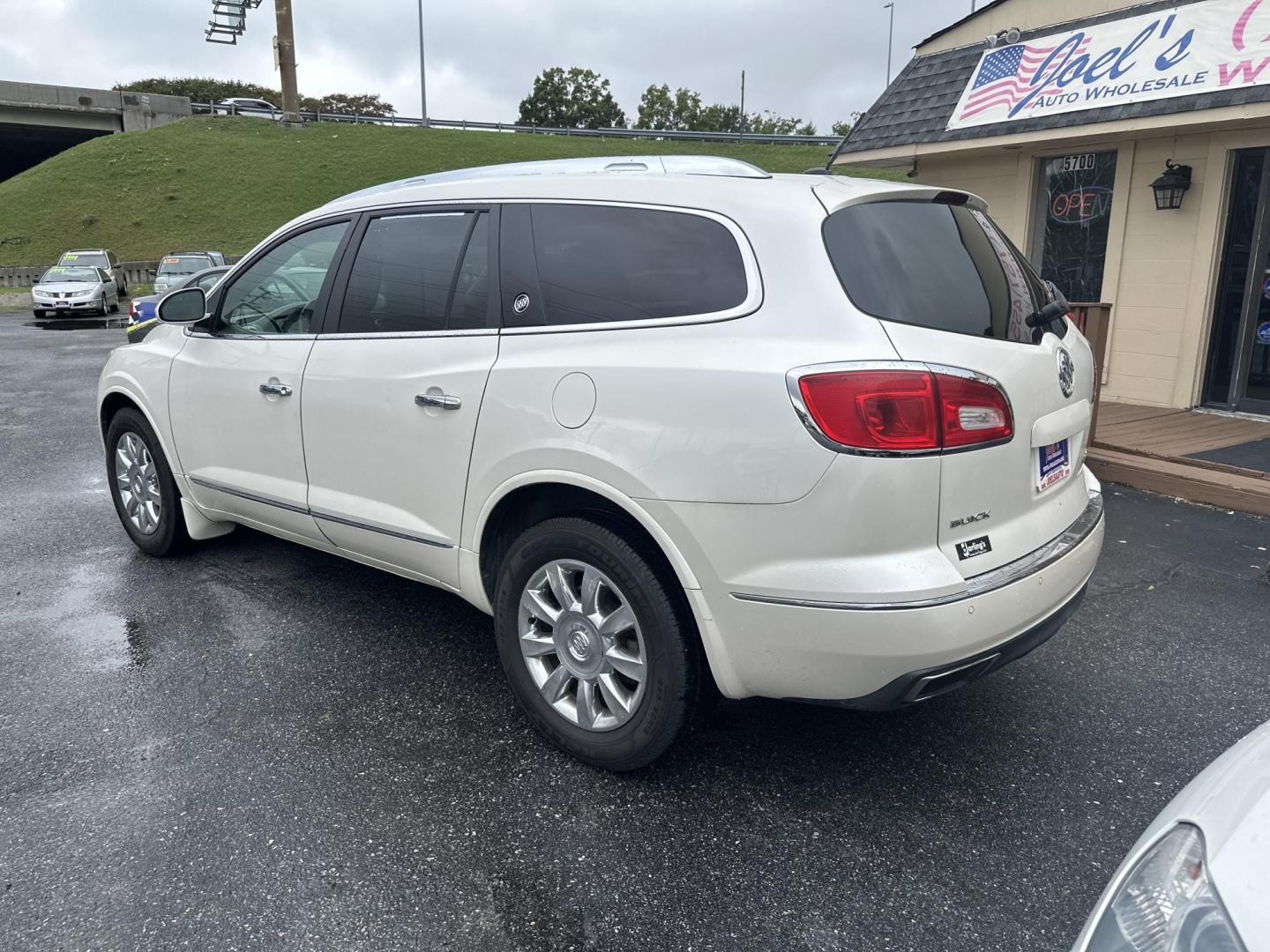 2014 WHITE Buick Enclave Premium AWD (5GAKVCKD0EJ) with an 3.6L V6 DOHC 24V engine, 6-Speed Automatic Overdrive transmission, located at 5700 Curlew Drive, Norfolk, VA, 23502, (757) 455-6330, 36.841885, -76.209412 - Photo#1