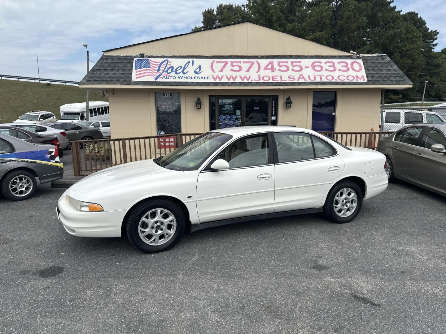 2001 WHITE Oldsmobile Intrigue GL (1G3WS52H01F) with an 3.5L V6 DOHC 24V engine, 4-Speed Automatic Overdrive transmission, located at 5700 Curlew Drive, Norfolk, VA, 23502, (757) 455-6330, 36.841885, -76.209412 - Photo#0